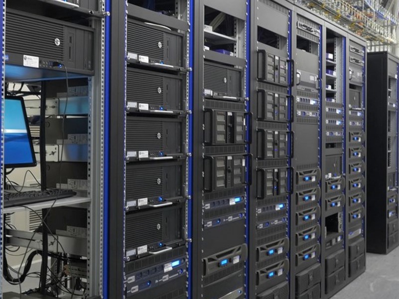 Strežniki so namenski računalniki